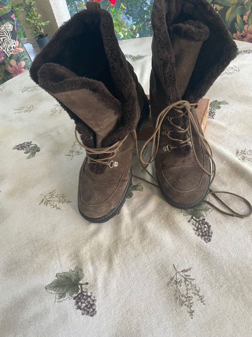 Stuart Weitzman Suede Gray-Brown Ankle Boots size 8.5